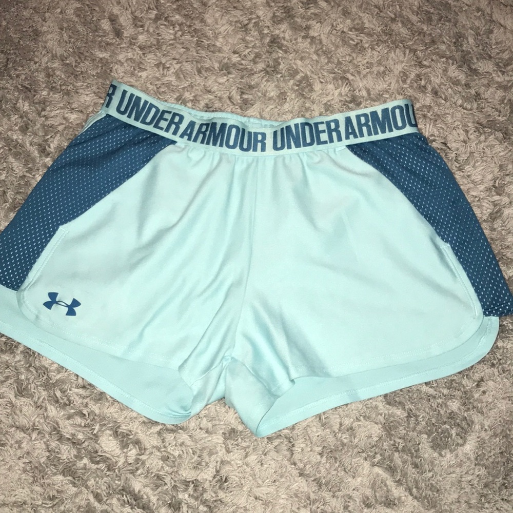 Under Armour shorts • Size S
